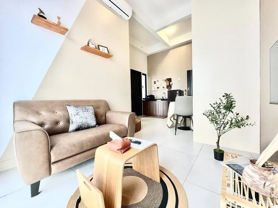 Urban Suites #Walnut 1Br 1Bath Suite #Infinity Pool #3Pax #1Queen 1Single #Quality Well Maintained #Private Host Jelutong