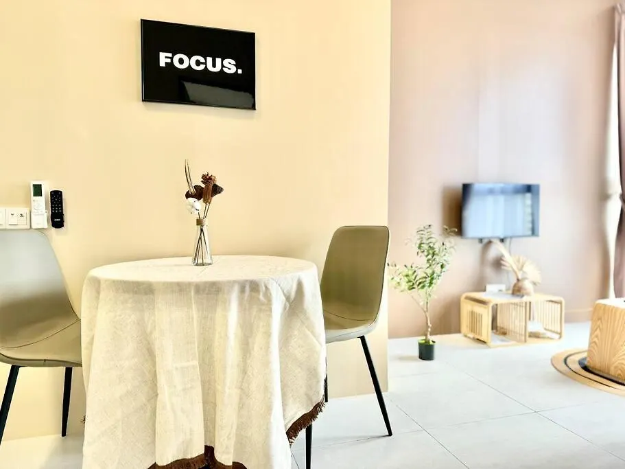 Apartment Urban Suites #Walnut 1Br 1Bath Suite #Infinity Pool #3Pax #1Queen 1Single #Quality Well Maintained #Private Host Jelutong Malaysia