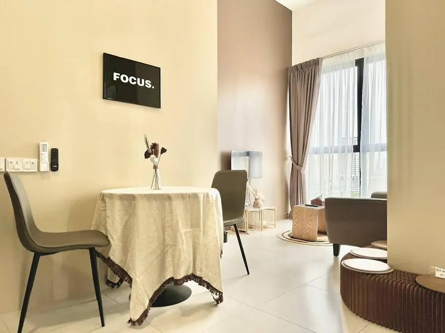 Urban Suites #Walnut 1Br 1Bath Suite #Infinity Pool #3Pax #1Queen 1Single #Quality Well Maintained #Private Host Jelutong 0*,  Malaysia