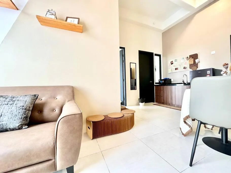Urban Suites #Walnut 1Br 1Bath Suite #Infinity Pool #3Pax #1Queen 1Single #Quality Well Maintained #Private Host Jelutong